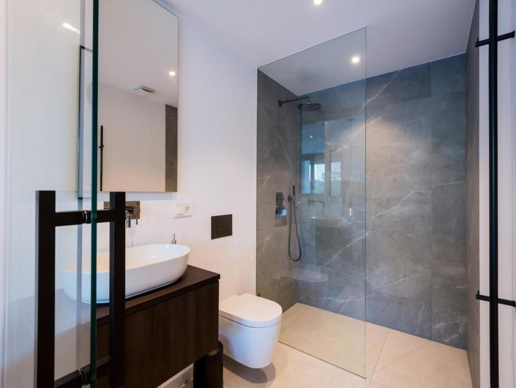 Gironella Apartment